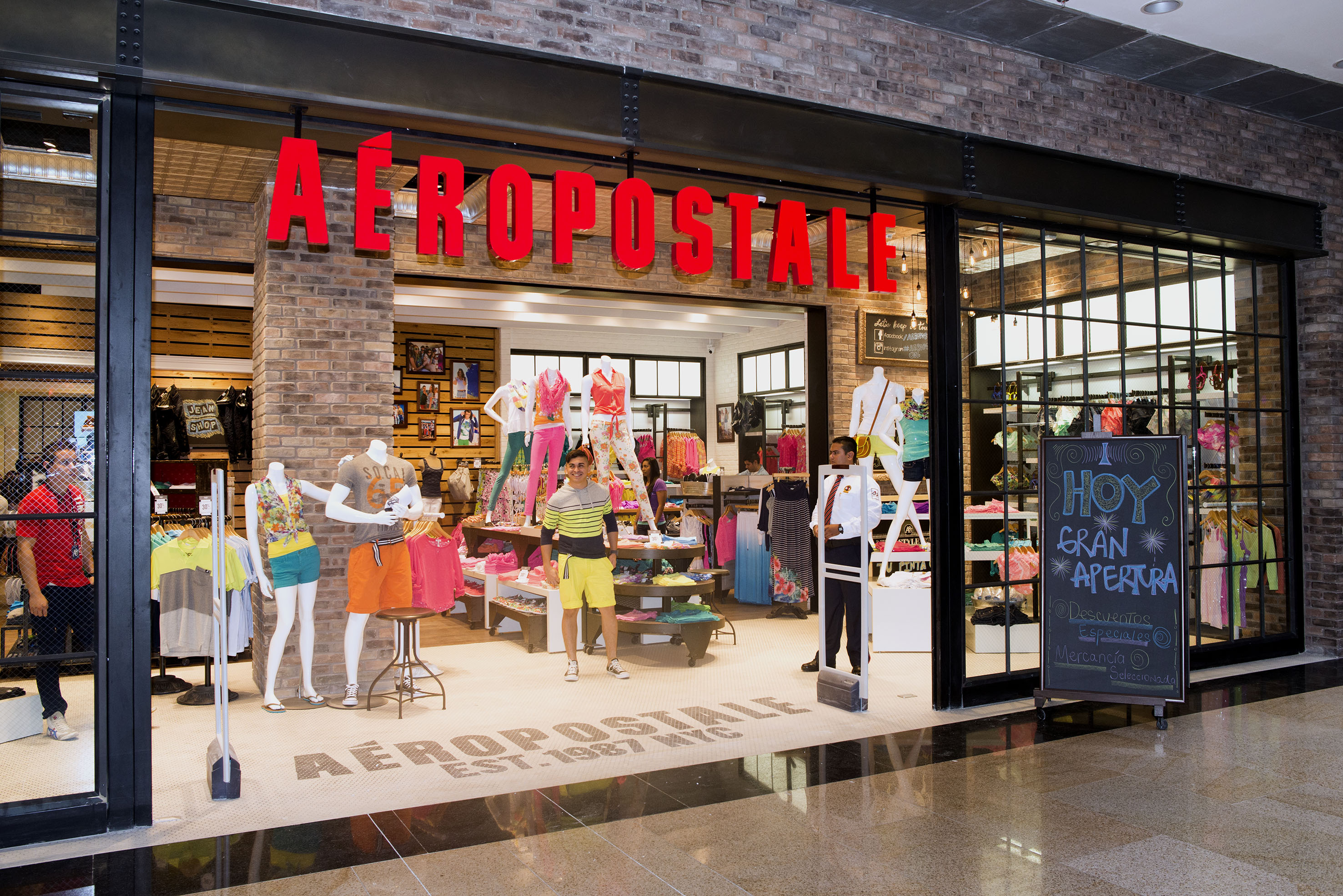 Gran apertura del primer AÉROPOSTALE en Colombia