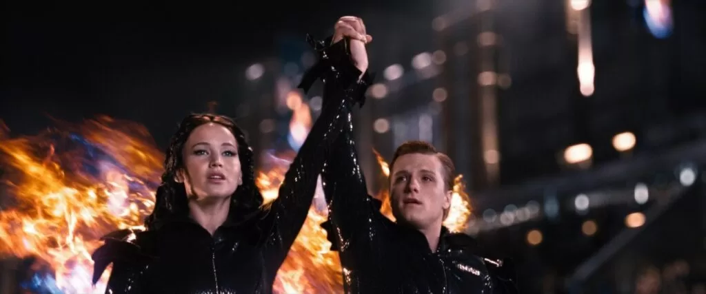 Atuendo con fuego, recurso popularizado por el personaje de Cinna en Los Juegos del Hambre